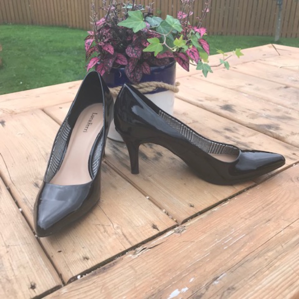 Luca Ferri black patent pumps size 6